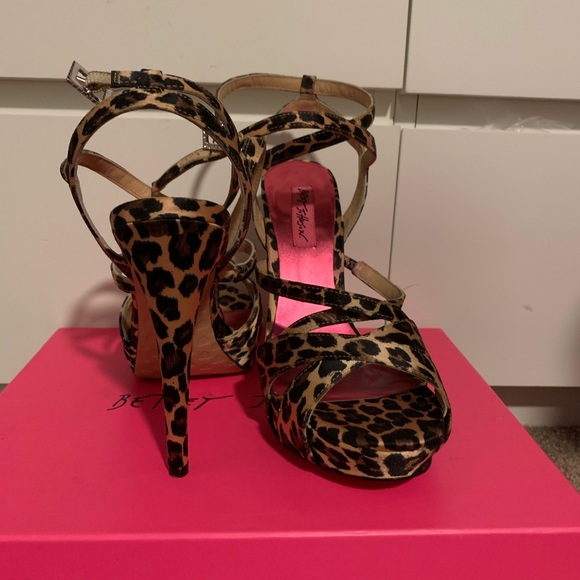 Betsey Johnson Leopard Heels - Picture 2 of 5